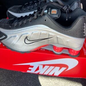 Nike Shox Metallic Silver Picante Red Retro CW2626 005 No Lid!
